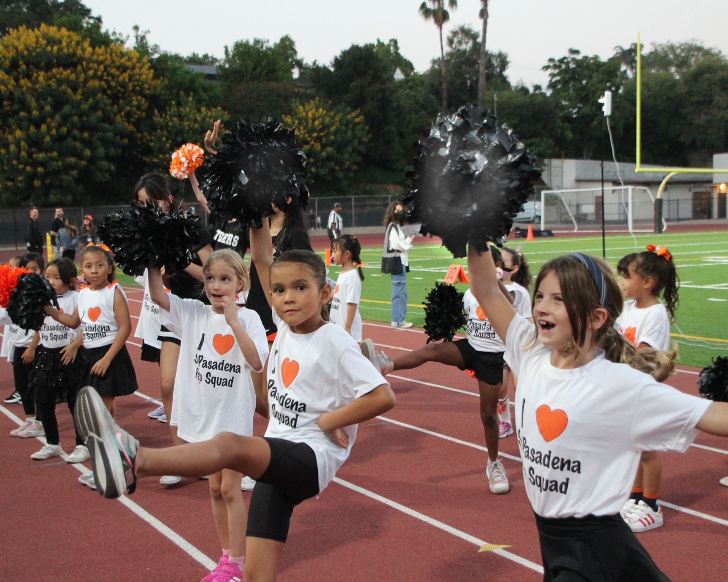 | The South Pasadenan | South Pasadena News PHOTO: Henk Friezer | The South Pasadenan | Future cheerleaders take to the field with SPHS cheerleaders