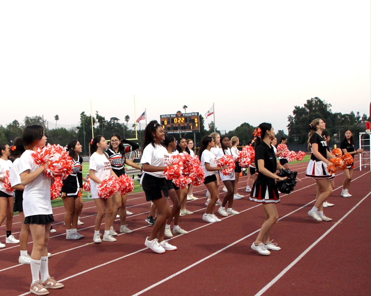 | The South Pasadenan | South Pasadena News PHOTO: Henk Friezer | The South Pasadenan | Future cheerleaders take to the field with SPHS cheerleaders