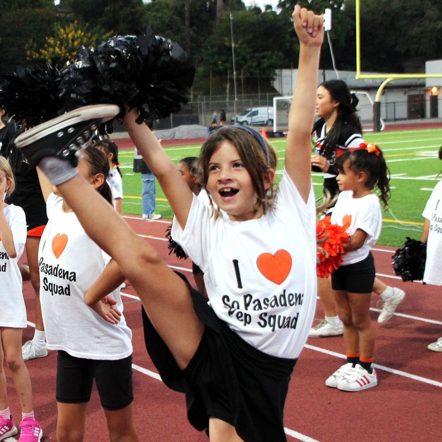 | The South Pasadenan | South Pasadena News PHOTO: Henk Friezer | The South Pasadenan | Future cheerleaders take to the field with SPHS cheerleaders