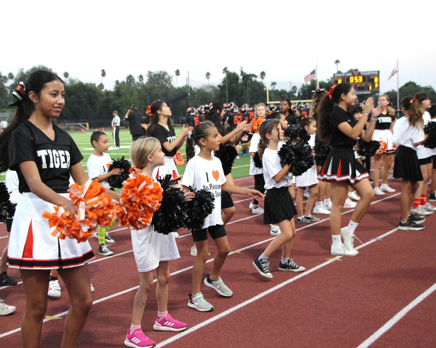 | The South Pasadenan | South Pasadena News PHOTO: Henk Friezer | The South Pasadenan | Future cheerleaders take to the field with SPHS cheerleaders