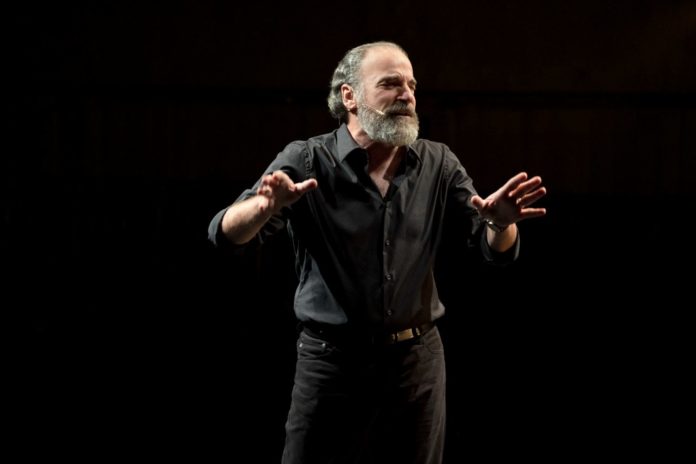 PHOTO: Joan Marcus | The South Pasadenan | Mandy Patinkin on stage in "Being Alive"