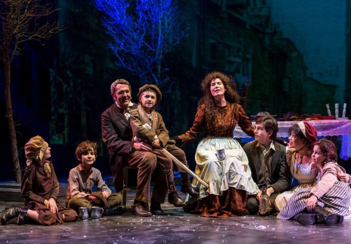 PHOTO: Craig Schwartz | The South Pasadenan | The ensemble of A Christmas Carol at A Noise Within.