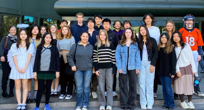 PHOTO: Shelee Luna | South Pasadenan News | SPHS French students and their teacher Erin Kanner pause outside of the Director’s Guild of America during a field trip.