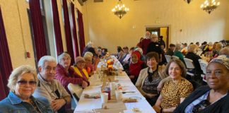 PHOTO: Alisa Hayashida | The South Pasadenan | Thanksgiving celebration for seniors at the War Memorial Building in South Pasadena.