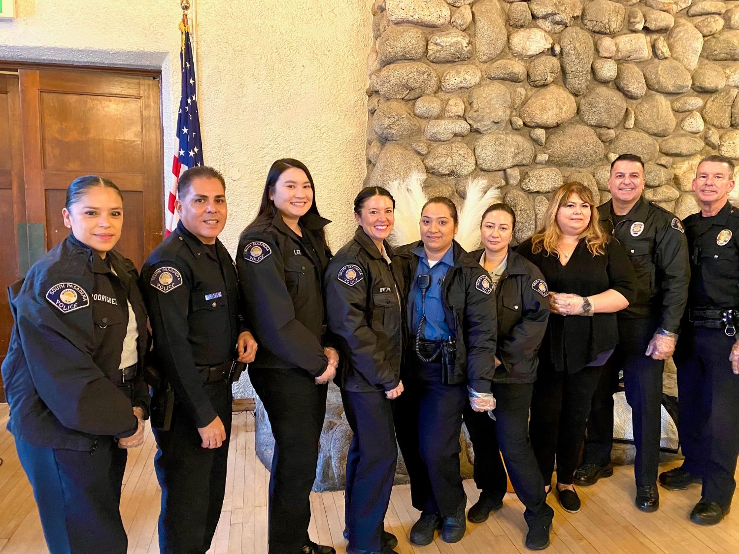 | The South Pasadenan | South Pasadena News PHOTO: Alisa Hayashida | The South Pasadenan | South Pasadena Police Chief Brian Solinsky (2nd from right) along with SPPD officers and staff sponsored the Thanksgiving luncheon and were on hand to help serve the meal.