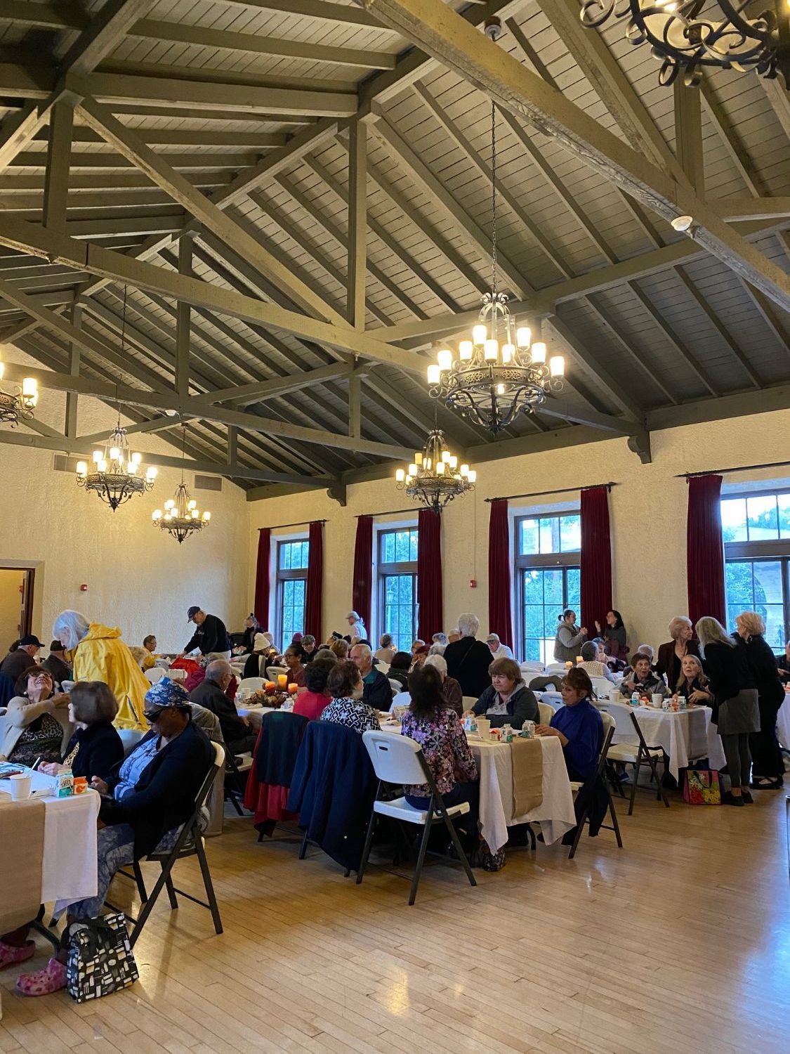 | The South Pasadenan | South Pasadena News PHOTO: Alisa Hayashida | The South Pasadenan | Thanksgiving celebration for South Pasadena seniors held at the War Memorial Building.