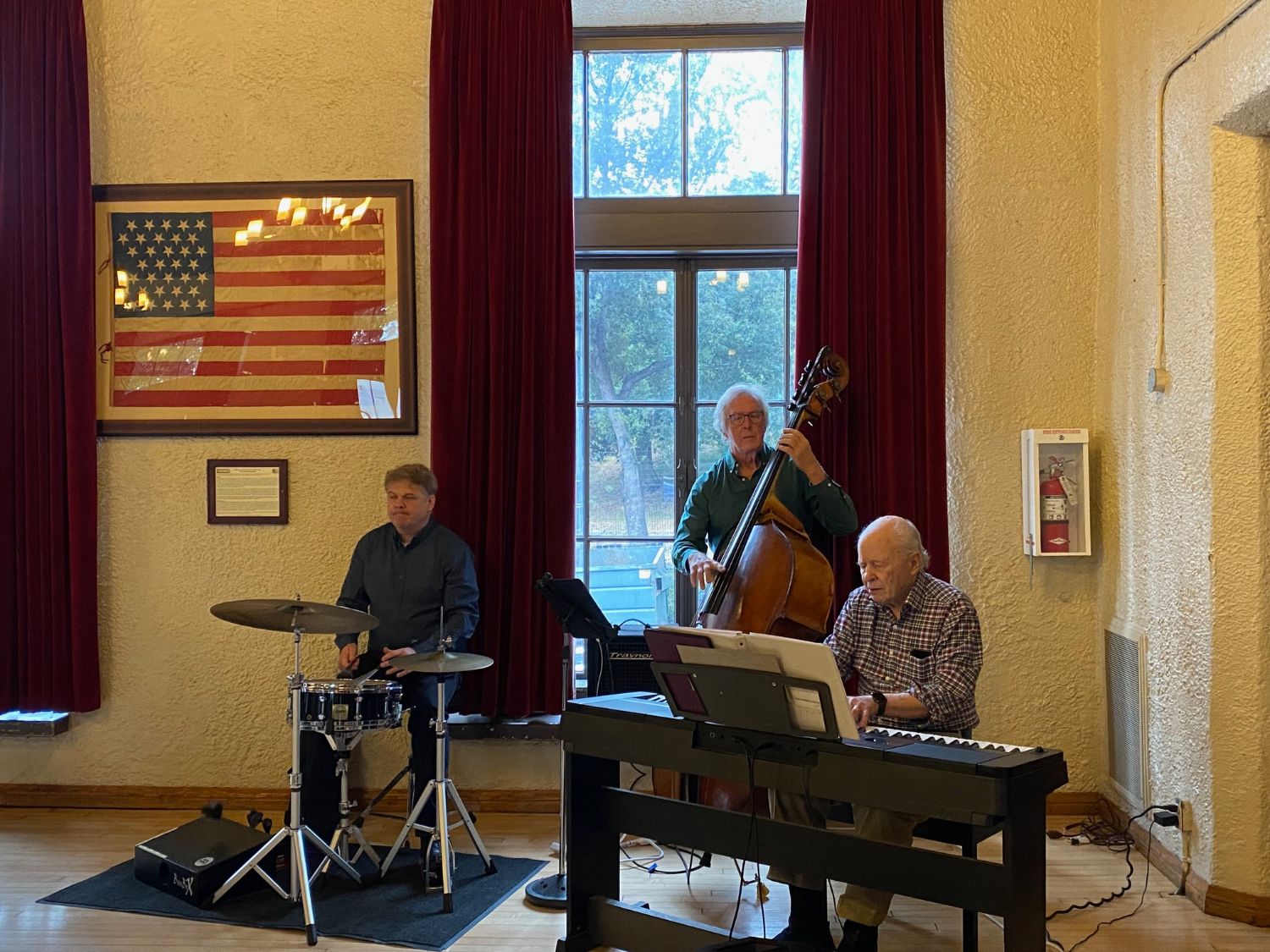 | The South Pasadenan | South Pasadena News PHOTO: Alisa Hayashida | The South Pasadenan | Musicians Bob Lipson, David Young and Matt Crawford play at the Thanksgiving luncheon for South Pasadena Seniors.