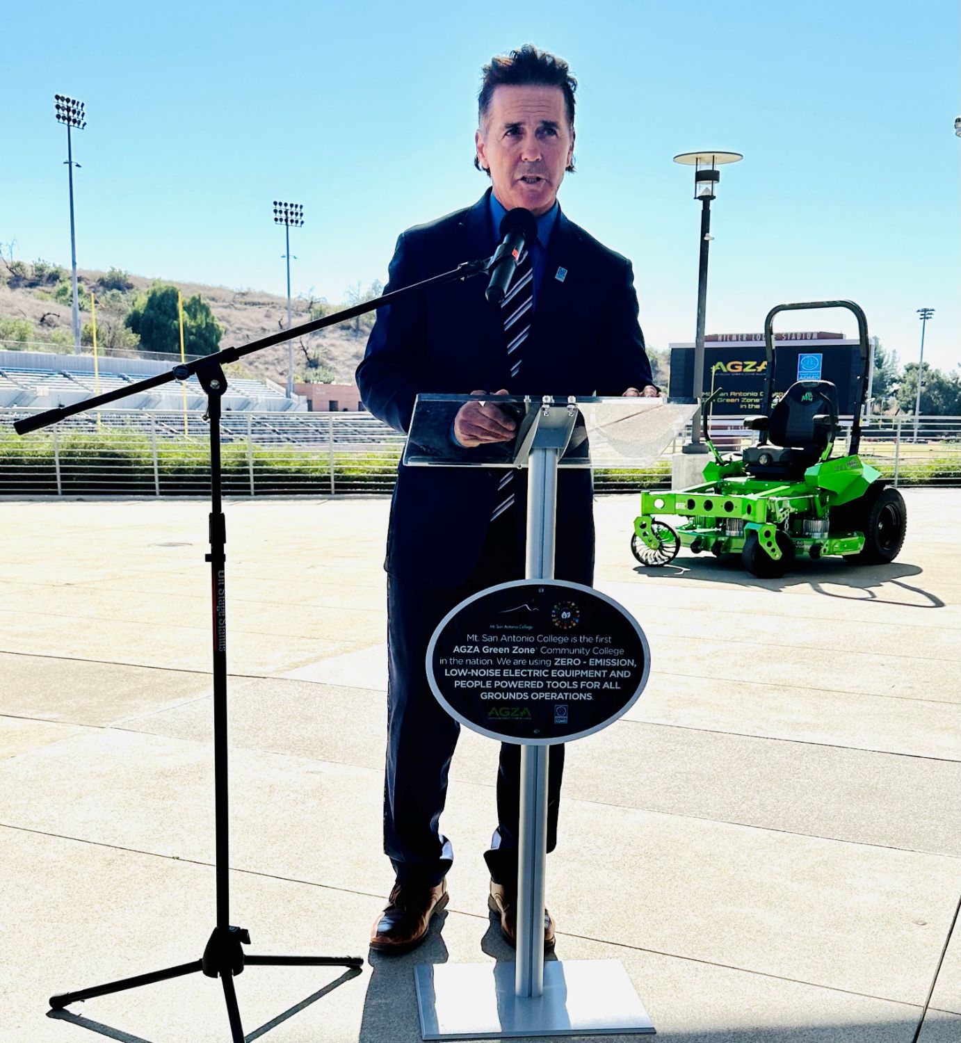 | The South Pasadenan | South Pasadena News PHOTO: Bill Glazier | The South Pasadenan | South Pasadena City Councilmember, Michael Cacciotti addresses the crowd.