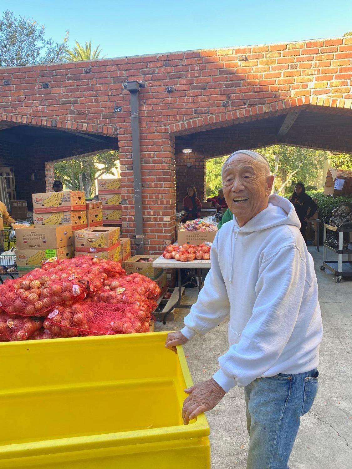 | The South Pasadenan | South Pasadena News PHOTO: Alisa Hayashida | The South Pasadenan | Thanksgiving Giving Bank at Holy Family Church. Former Mayor Bob Joe lends a hand.