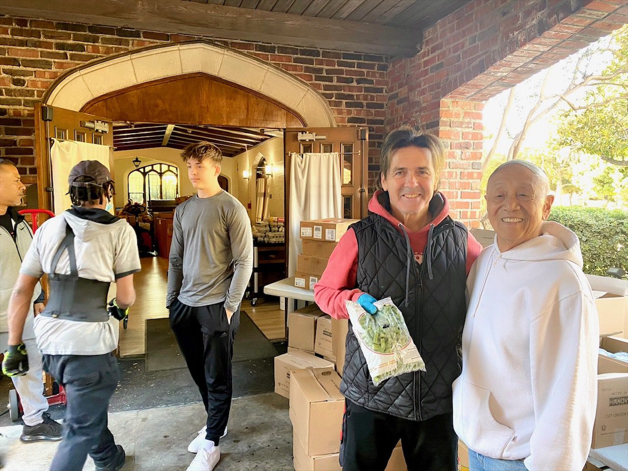 | The South Pasadenan | South Pasadena News PHOTO: Alisa Hayashida | The South Pasadenan | South Pasadena Councilmember Michael Cacciotti with former Mayor Bob Joe at the Thanksgiving Giving Bank at Holy Family Church.