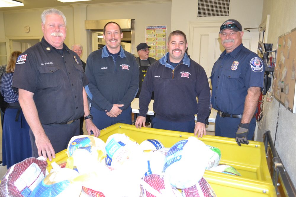 south-pasadena-news-11-23-17-holy-family-and-community-give-out-over-500-turkeys-7 | The South Pasadenan | South Pasadena News