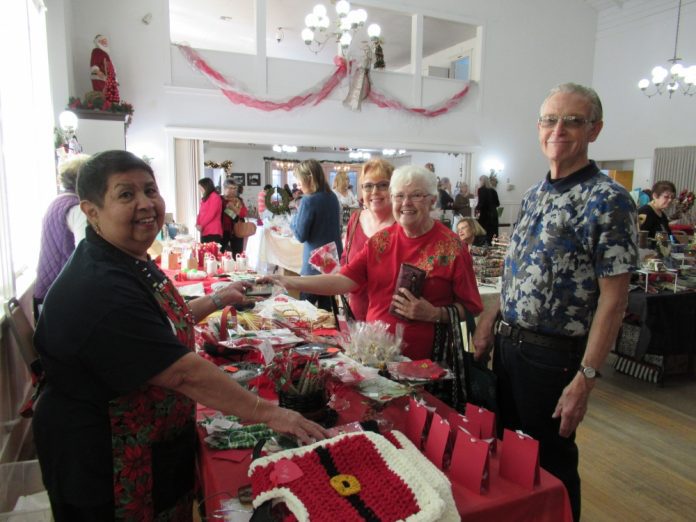 south-pasadena-news-12-04-17-holiday-boutique-a-festive-success-10-1