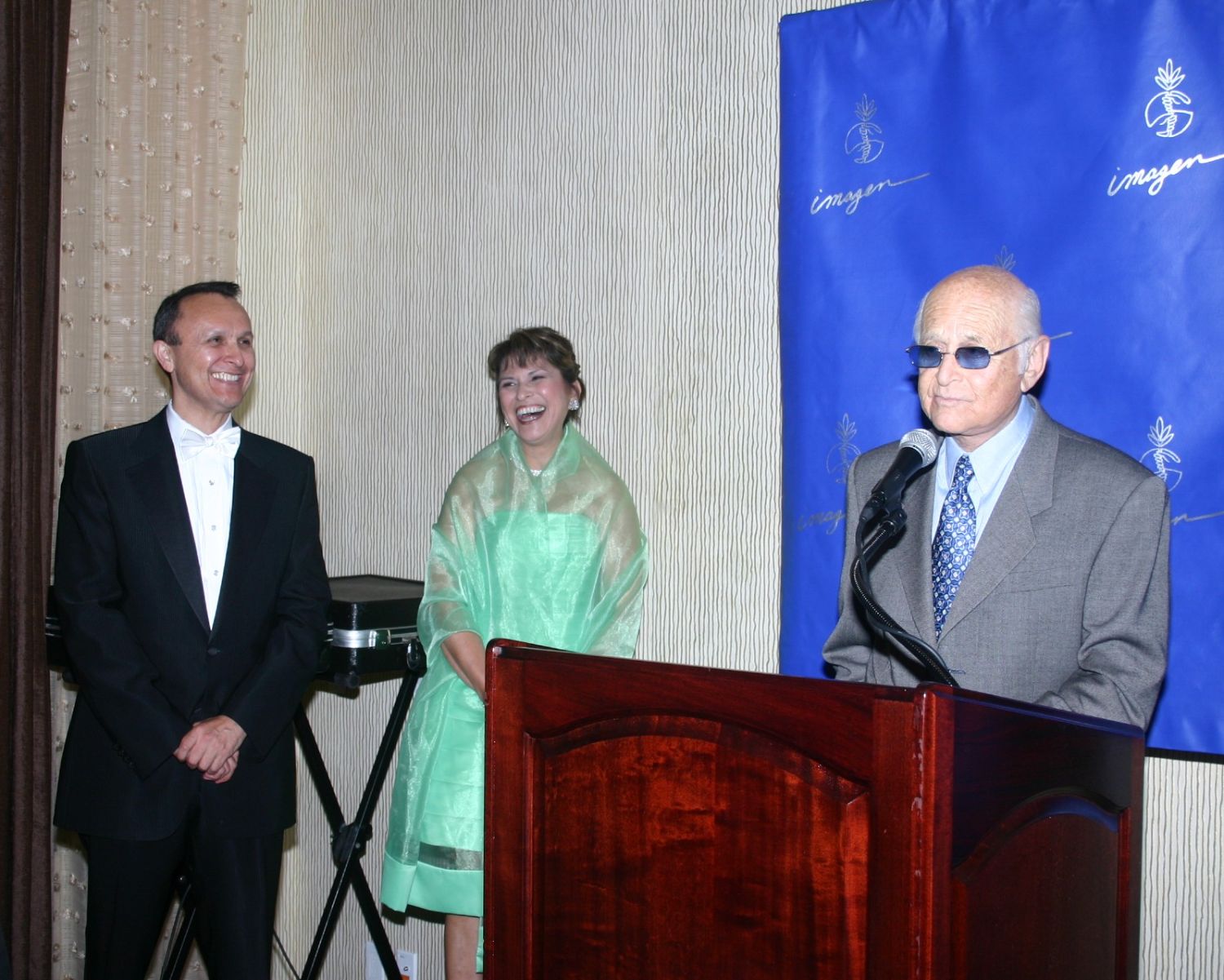 south-pasadena-news-12-06-2023-normal-lear-henk-friezer6 | The South Pasadenan | South Pasadena News PHOTO: Henk Friezer | The South Pasadenan | Television producer Norman Lear pictured with Helen Hernandez, founder of the Imagen Foundation and his personal secretary.
