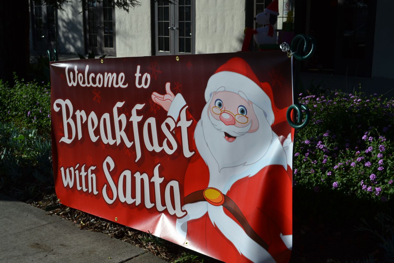 PHOTO: Alisa Hayashida | The South Pasadenan | Santa Claus visits South Pasadena for the city's annual Breakfast with Santa on December 9, 2023.