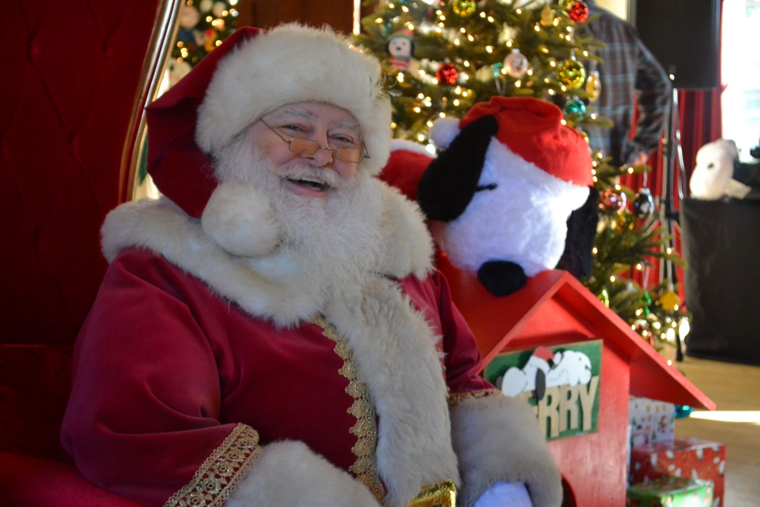 PHOTO: Alisa Hayashida | The South Pasadenan | Santa Clause visits South Pasadena for the city's annual Breakfast with Santa on December 9, 2023.