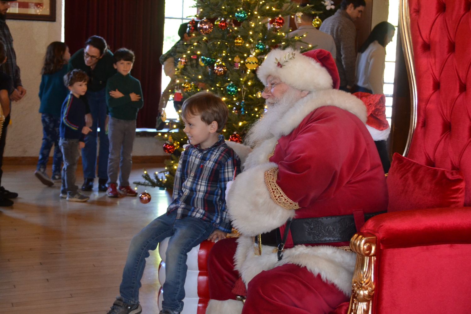 PHOTO: Alisa Hayashida | The South Pasadenan | Santa Claus visits South Pasadena for the city's annual Breakfast with Santa on December 9, 2023.