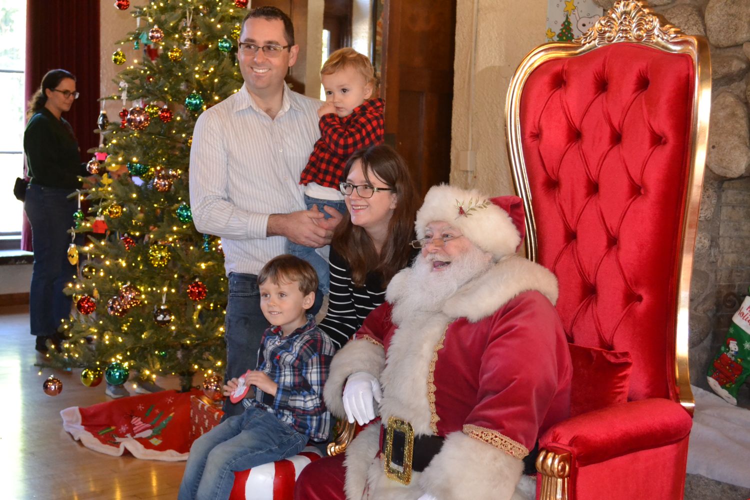 PHOTO: Alisa Hayashida | The South Pasadenan | Santa Clause visits South Pasadena for the city's annual Breakfast with Santa on December 9, 2023.
