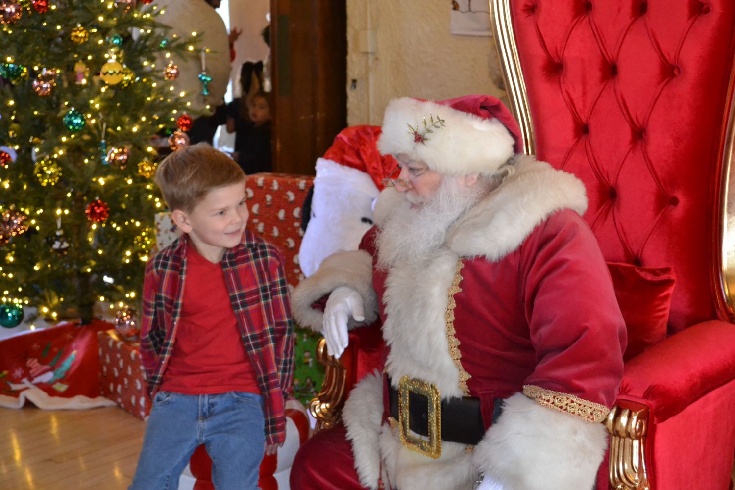 PHOTO: Alisa Hayashida | The South Pasadenan | Santa Claus visits South Pasadena for the city's annual Breakfast with Santa on December 9, 2023.