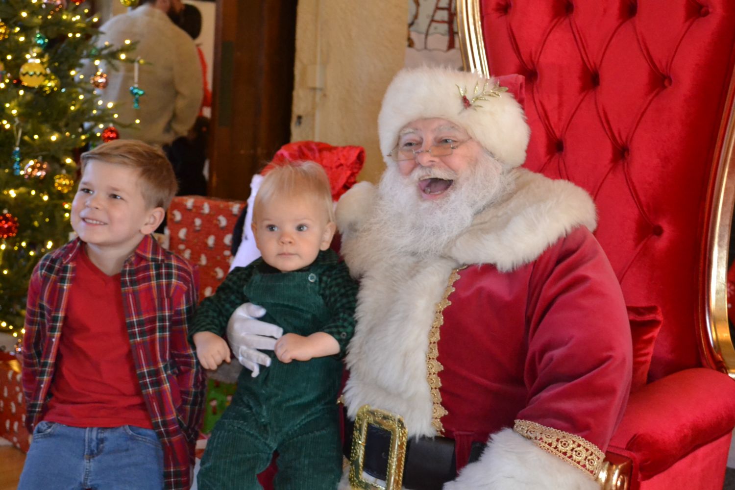 PHOTO: Alisa Hayashida | The South Pasadenan | Santa Clause visits South Pasadena for the city's annual Breakfast with Santa on December 9, 2023.