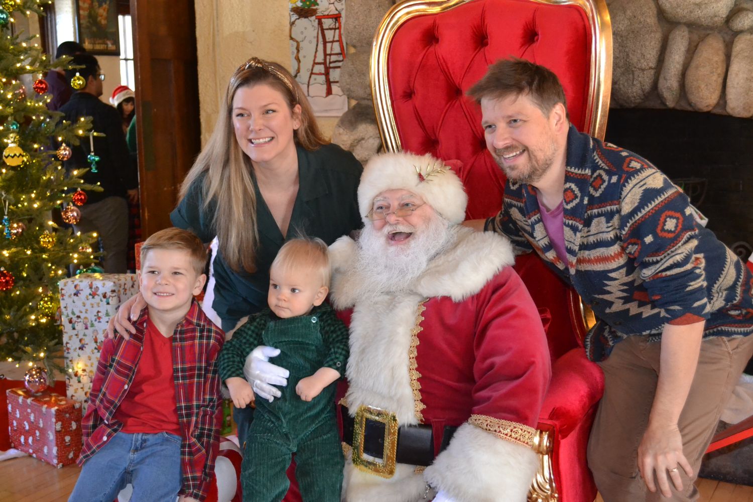 PHOTO: Alisa Hayashida | The South Pasadenan | Santa Claus visits South Pasadena for the city's annual Breakfast with Santa on December 9, 2023.