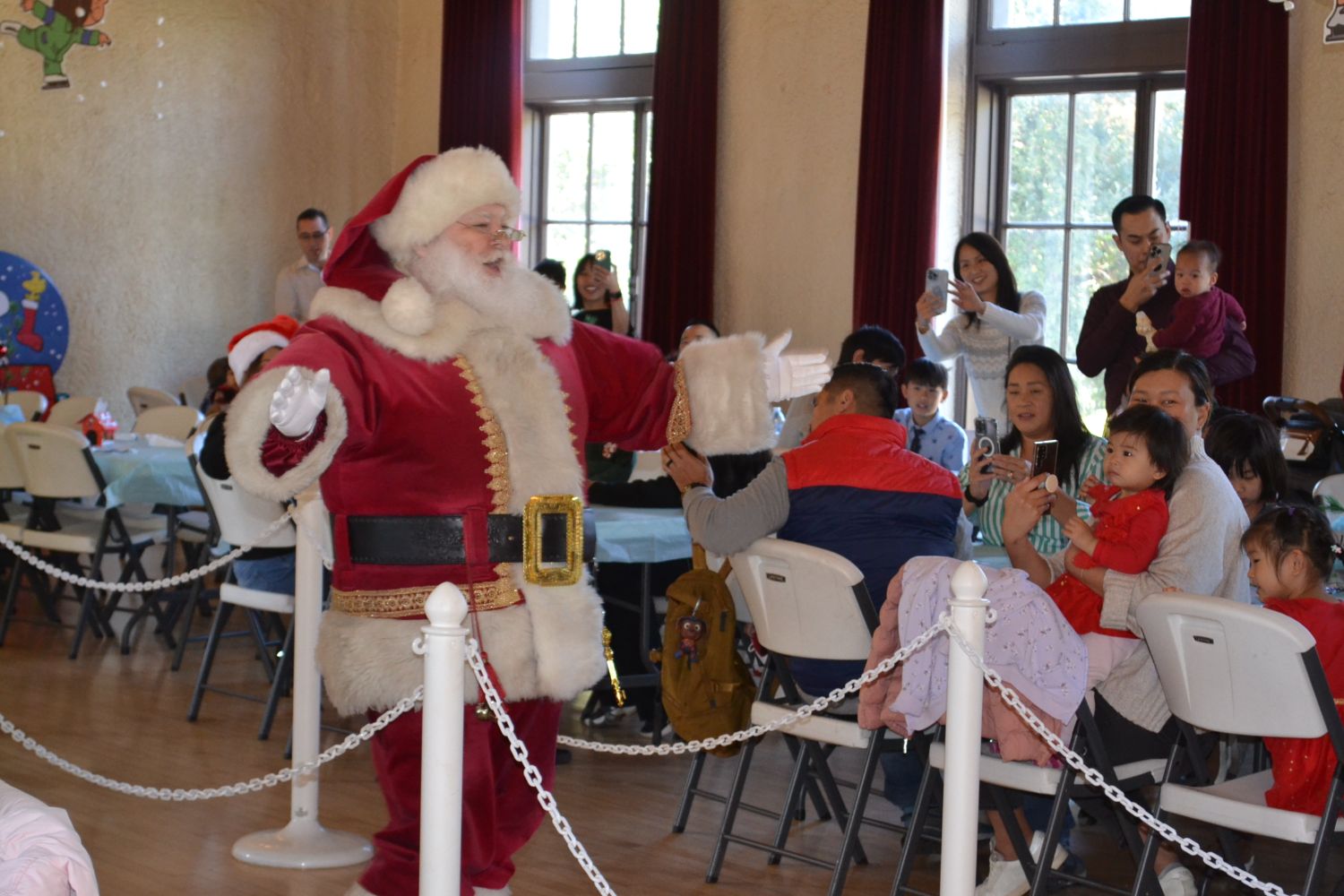 PHOTO: Alisa Hayashida | The South Pasadenan | Santa Clause visits South Pasadena for the city's annual Breakfast with Santa on December 9, 2023.
