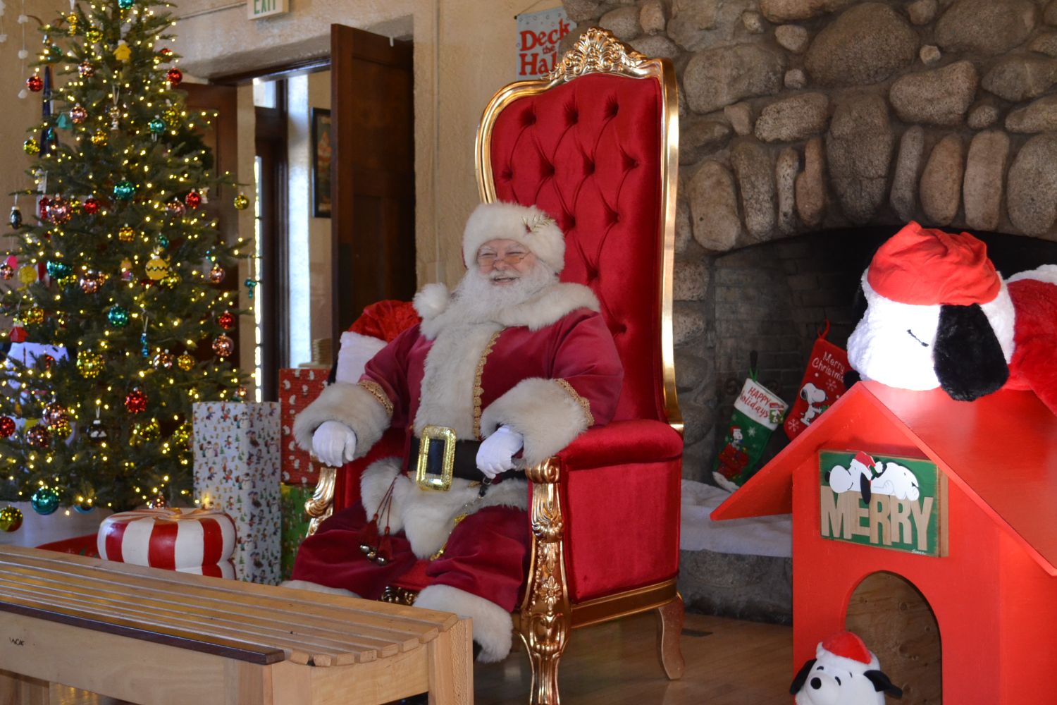 PHOTO: Alisa Hayashida | The South Pasadenan | Santa Claus visits South Pasadena for the city's annual Breakfast with Santa on December 9, 2023.