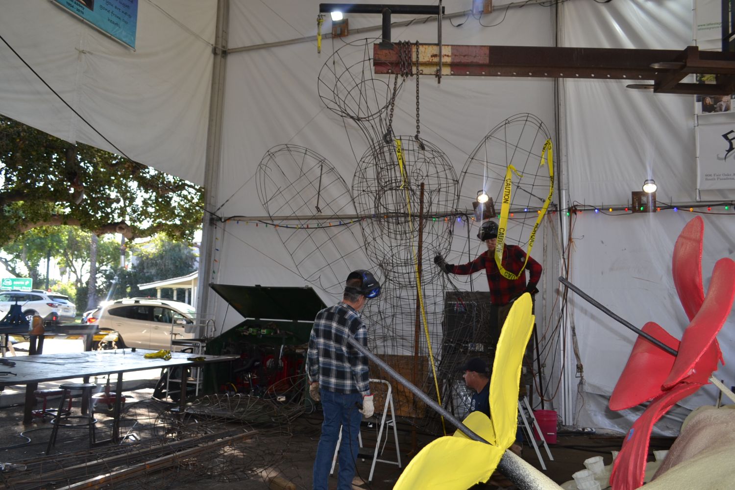 PHOTO: Alisa Hayashida | The South Pasadenan | Volunteers working on the South Pasadena Rose Parade Float, Boogie Fever, for the 2024 Rose Parade that will be held January 1, 2024.