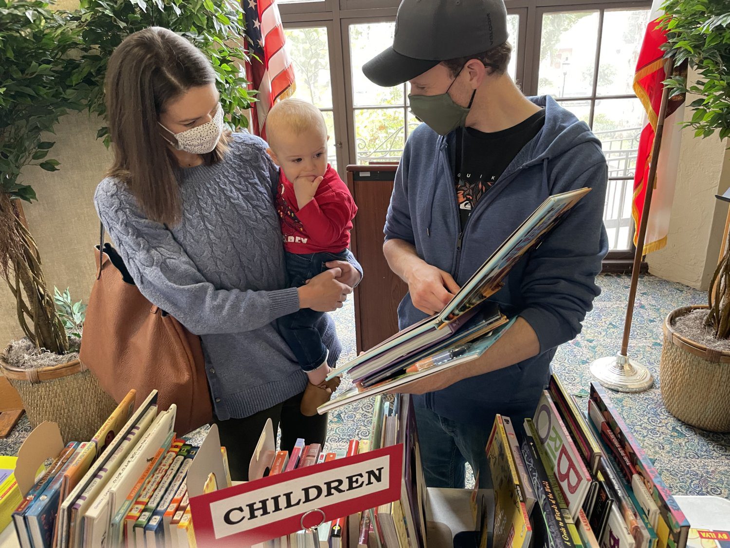 | The South Pasadenan | South Pasadena News PHOTO: Nancy Lem | South Pasadenan.com News | Ben and Michelle Corser shop for books for their son at the Holiday Book Sale.