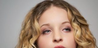 PHOTO: Eric Staudenmaier | Make-up and hair Saida Staudenmaier | The South Pasadenan | Aubry Deetjen has been named a 2024 YoungArts winner with distinction in Design