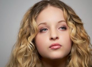 PHOTO: Eric Staudenmaier | Make-up and hair Saida Staudenmaier | The South Pasadenan | Aubry Deetjen has been named a 2024 YoungArts winner with distinction in Design