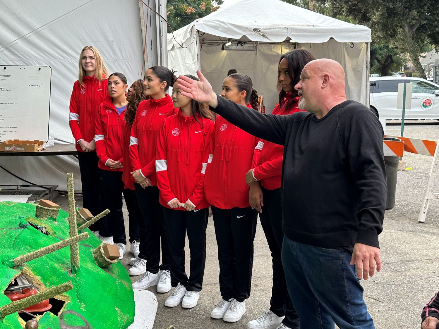 south-pasadena-news-12-27-2023-rose-court-11 | The South Pasadenan | South Pasadena News PHOTO: Bill Glazier | The South Pasadenan | South Pasadena Tournament of Roses Chair Ed Donnelly points out some of the float’s features to the Rose Court.