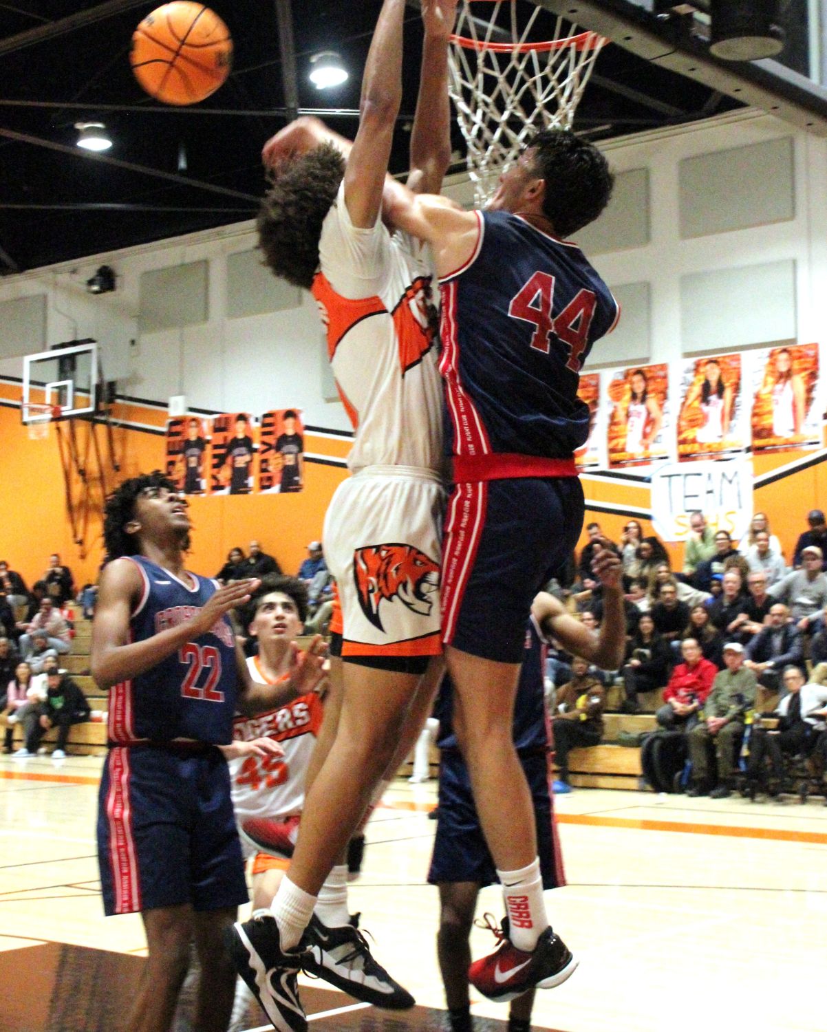 PHOTO: Henk Friezer | The South Pasadenan | SPHS Boys Basketball plays at the So Cal Christmas Classic.