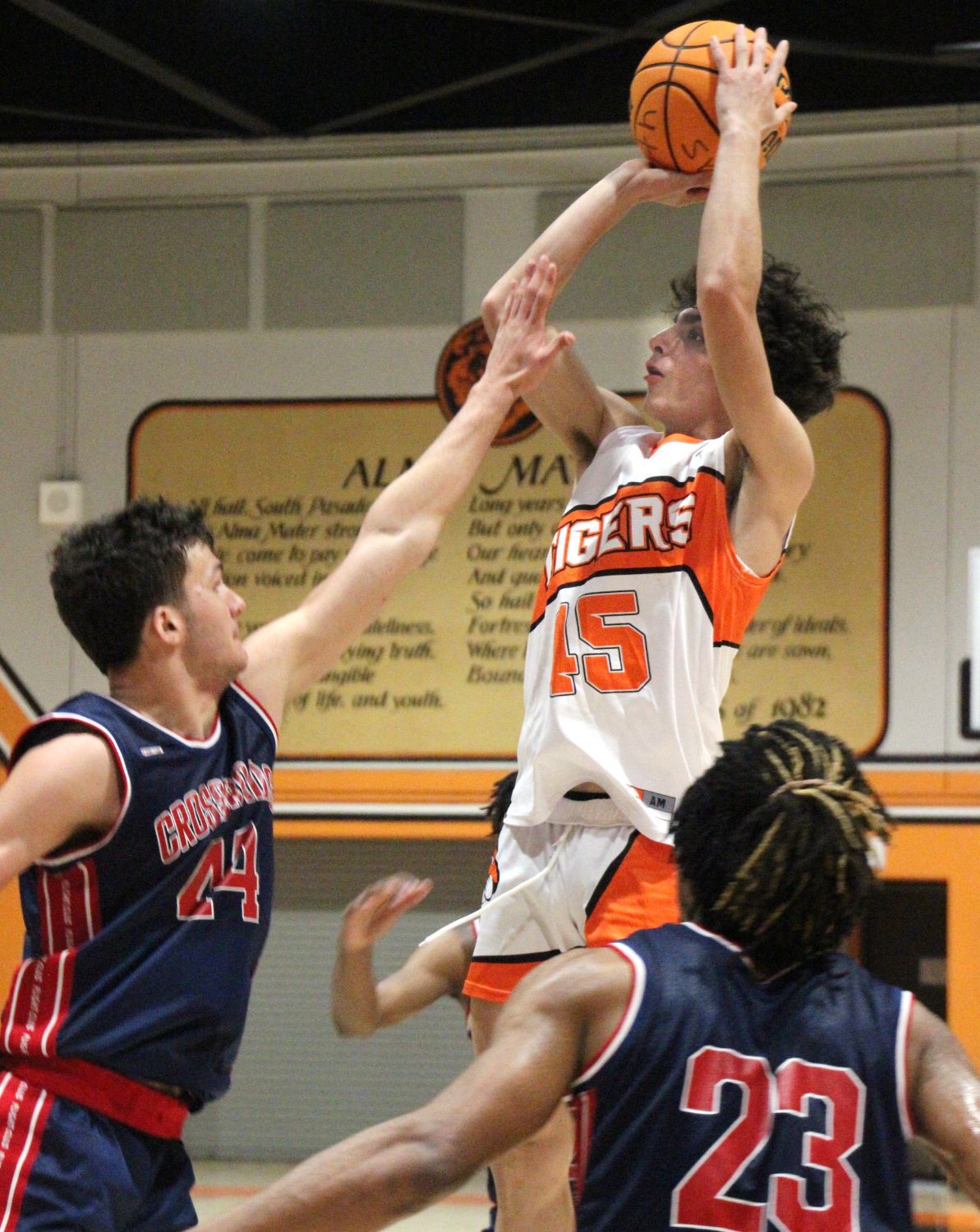 PHOTO: Henk Friezer | The South Pasadenan | SPHS Boys Basketball plays at the So Cal Christmas Classic.