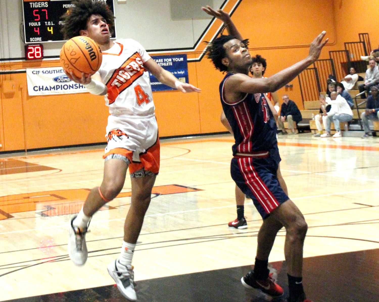 PHOTO: Henk Friezer | The South Pasadenan | SPHS Boys Basketball plays at the So Cal Christmas Classic.