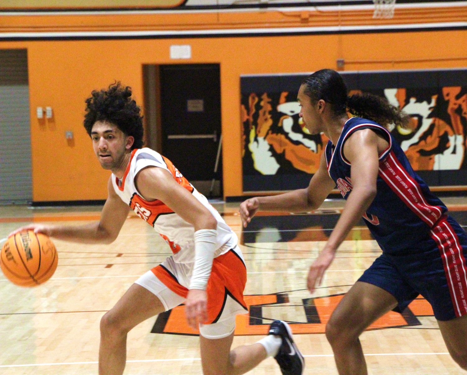 PHOTO: Henk Friezer | The South Pasadenan | SPHS Boys Basketball plays at the So Cal Christmas Classic.