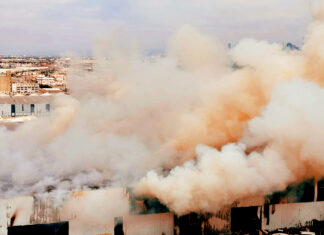AIR QUALITY ADVISORY: UPDATED – Smoke From Massive Boyle Heights Warehouse Fire Warning PHOTO: LAFD | The EPA and LA County Health HazMat are currently on scene monitoring the perimeter of the building fire for air toxics.