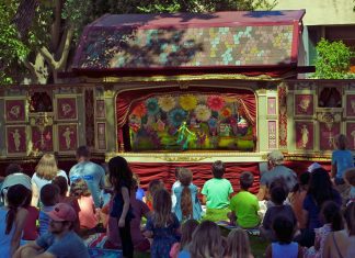 South Pasadenans Enjoy the Magic of an Old School Puppet Show!