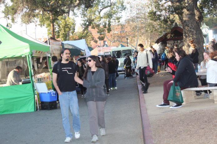 southpasadenan-news-3-7-18-farmers-market-stand-1