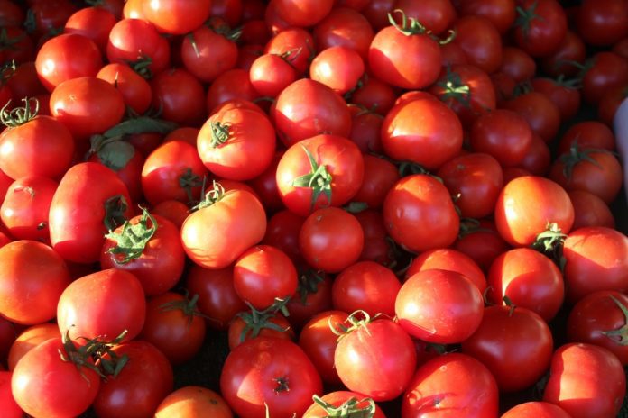 southpasadenan-news-3-7-18-farmers-market-tomatoes